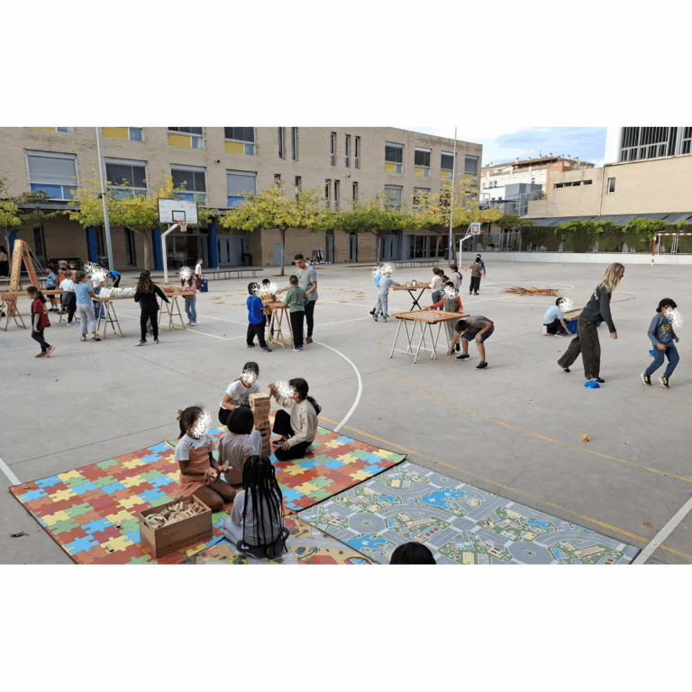 El Correllengua ompli de jocs i llengua els patis de Castelló de la Plana
