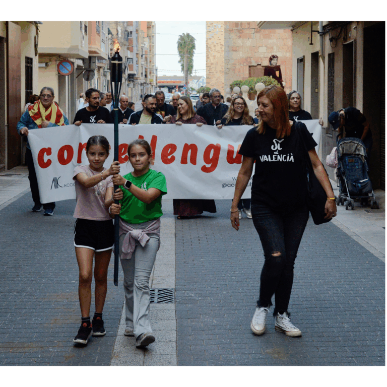 Nules encén la flama de la llengua amb música, cultura i compromís
