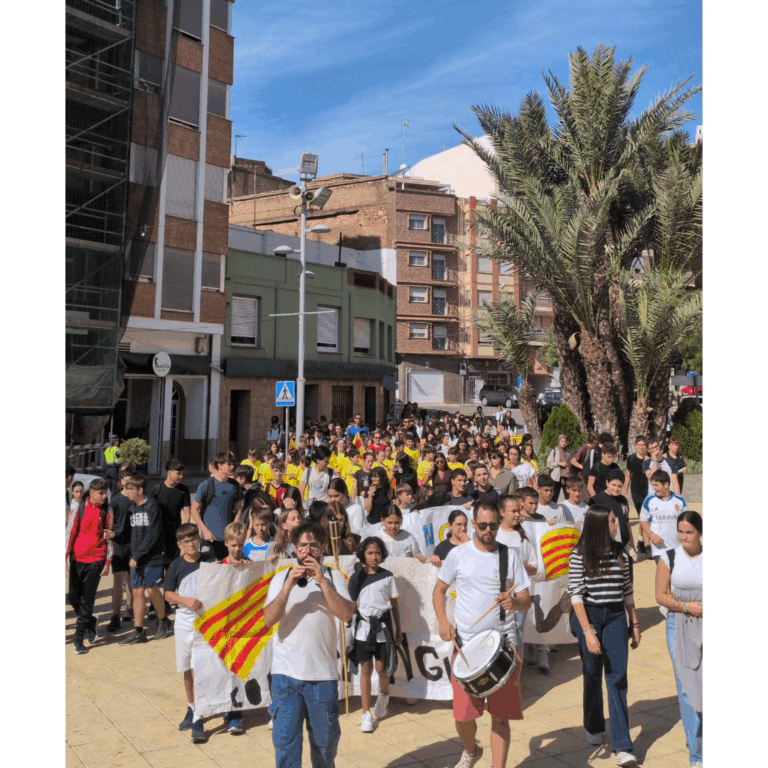 L’Alcora celebra el Correllengua 2025 amb una cercavila escolar plena de música i llengua