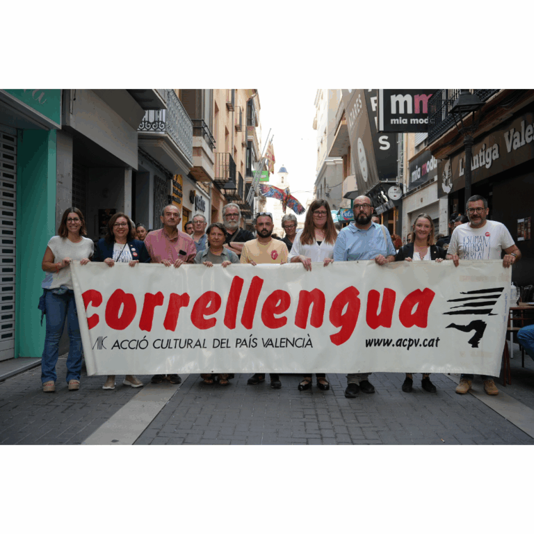 Vila-real encén la flama del Correllengua amb cultura, escola i compromís col·lectiu